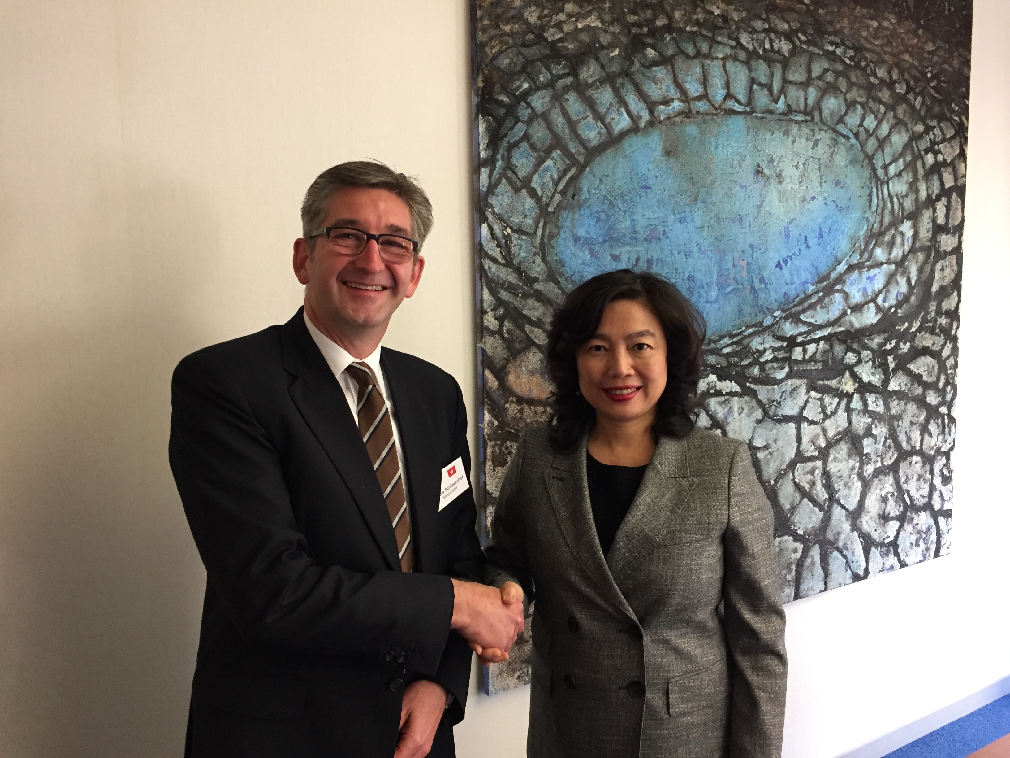 Ambassador Markus Schlagenhof and Ms Salina Yan, Director-General of Trade and Industry