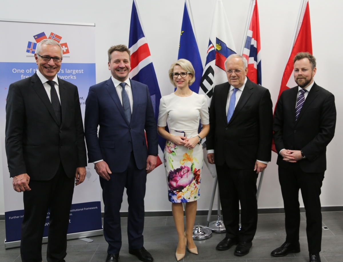 From left: Henri Gétaz, EFTA Secretary-General, Guðlaugur Þór Þórðarson, Minister for Foreign Affairs and External Trade of Iceland, Ms Aurelia Frick, Minister of Foreign Affairs, Justice and Culture of Liechtenstein, Johann N. Schneider-Ammann, Federal Councillor and Head of the Federal Department of Economic Affairs, Education and Research of Switzerland, and Torbjørn Røe Isaksen, Minister of Trade and Industry of Norway.