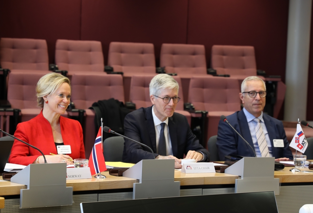 From left to right: Kaja Moe Winther - Counsellor at the Mission of Norway to the EU, Rolf Einar Fife - Ambassador of Norway to the EU, Henri Gétaz - EFTA Secretary-General