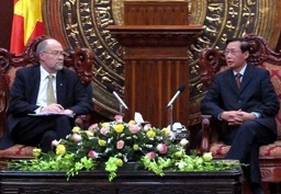 Chairman of the EFTA Parliamentary Committee Mr. Svein Roald Hansen and Vice Chairman of the National Assembly of Vietnam Mr. Nguyen Duc Kien.