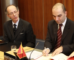 From left to right: Mr Ljubiša Perović, Ambassador, Permanent Mission of Montenegro, Geneva, and Mr Vladimir Kavarić, Minister of Economy, Montenegro