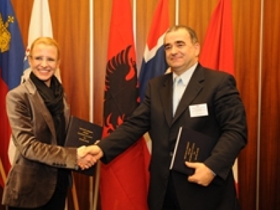 _009-12-17-efta-albania-sign-fta256