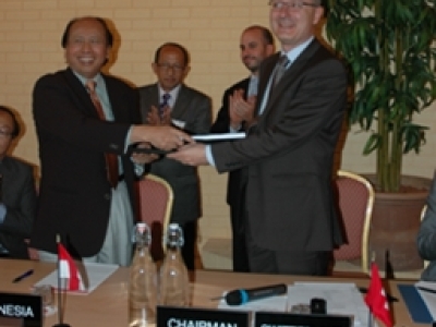_012-07-0620indonesia205th20round20of20negotiations20engelberg20477256