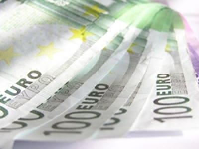 euro-100-euro-bills256